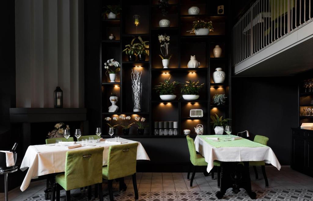 Restauracja lub miejsce do jedzenia w obiekcie Locanda Tradate
