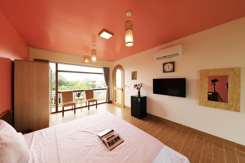 Trang An Ao Dai Homestay - Zimmer Mit Kingsize-Bett Und Bergblick