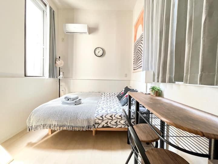 a bedroom with a bed and a desk and a window at C3 Shinjuku center-4mins to room 10min to Kabukicho-新宿商圈Loftoom in Tokyo