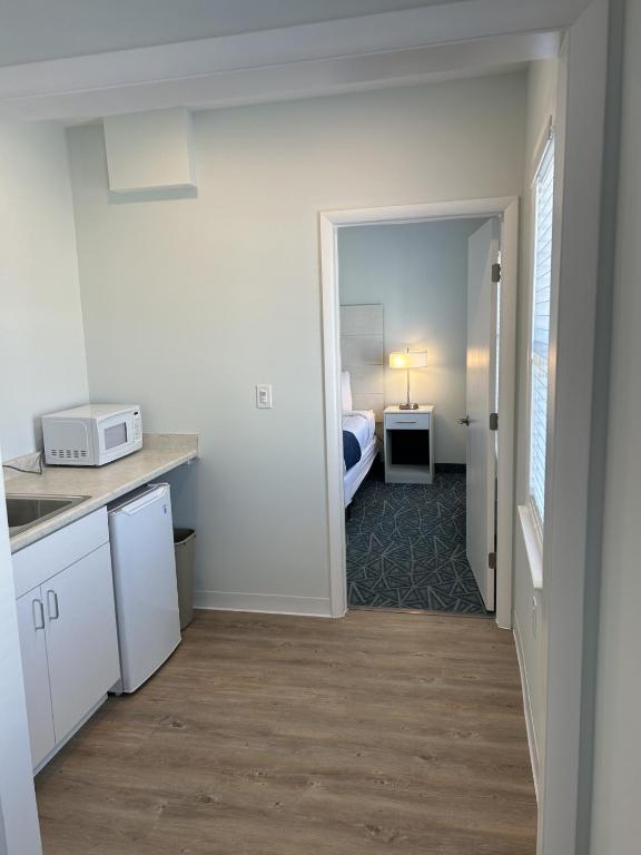 The Admiral Hotel/Motel photo