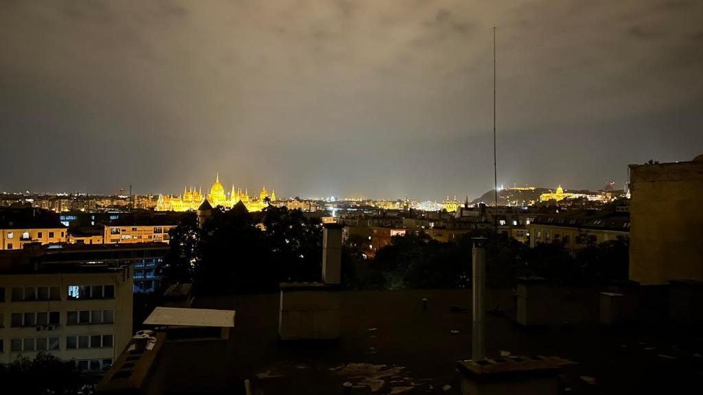 Fotografia z galérie ubytovania Spacious 2BR flat in the centre with the best view v Budapešti
