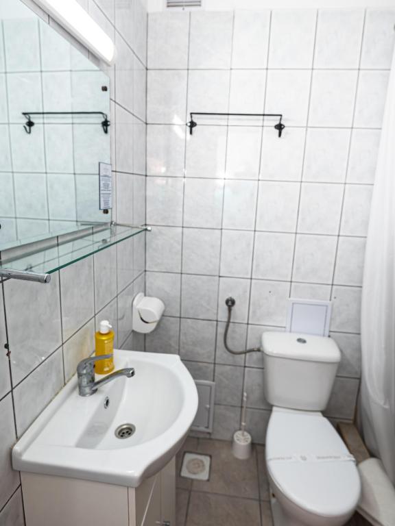 Koupelna v ubytování Hotel Semiramis