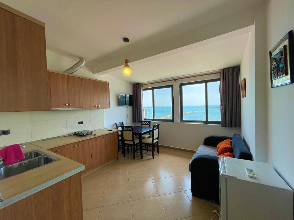 Kuchyň nebo kuchyňský kout v ubytování Kloi Luxe Appart-Hotel