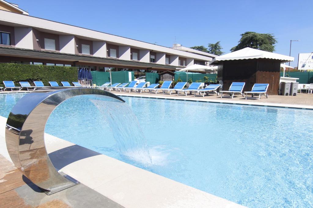 Bazén v ubytování Piccolo Hotel Nogara nebo v jeho okolí