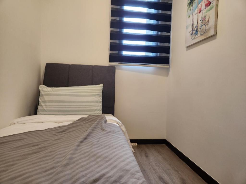Postel nebo postele na pokoji v ubytování Antara Lima Homestay Putrajaya