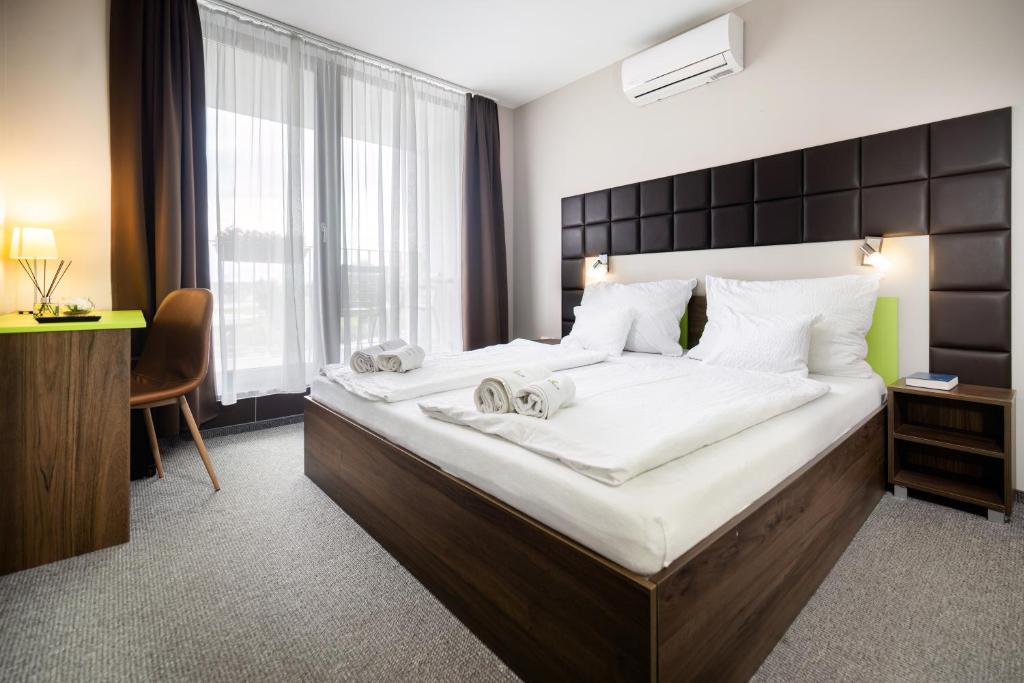 Photo from Port étterem&panzió in  Balatonmáriafürdő, Somogy, Hungary