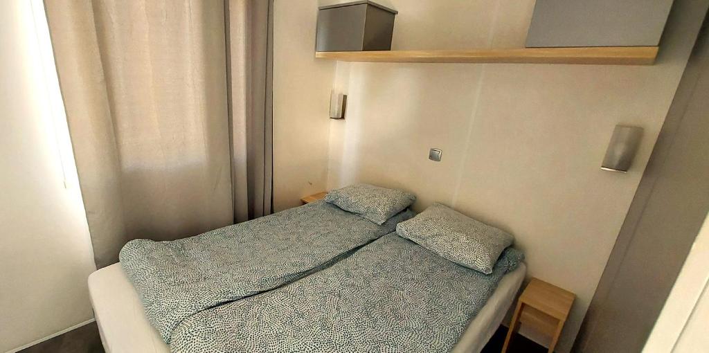 Łóżko lub łóżka w pokoju w obiekcie Triocamp Praha