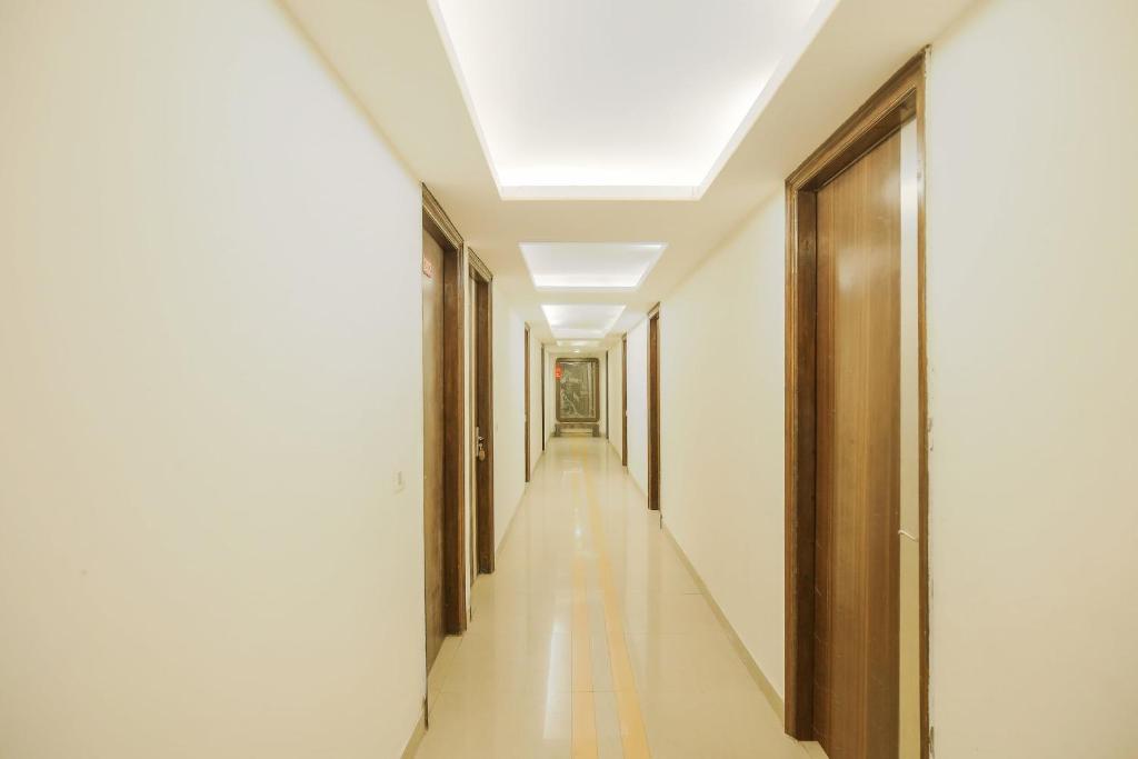 a corridor of a building with a long hallway at Collection O Sapphire in Manī Mājra
