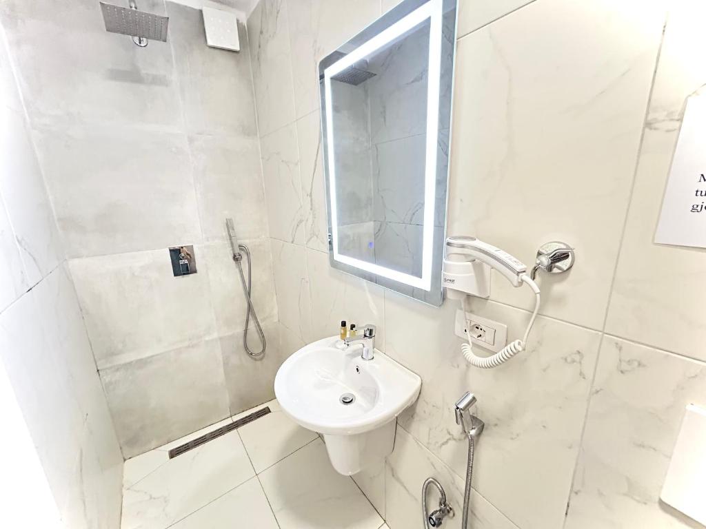 Koupelna v ubytování Tirana Square Hotel
