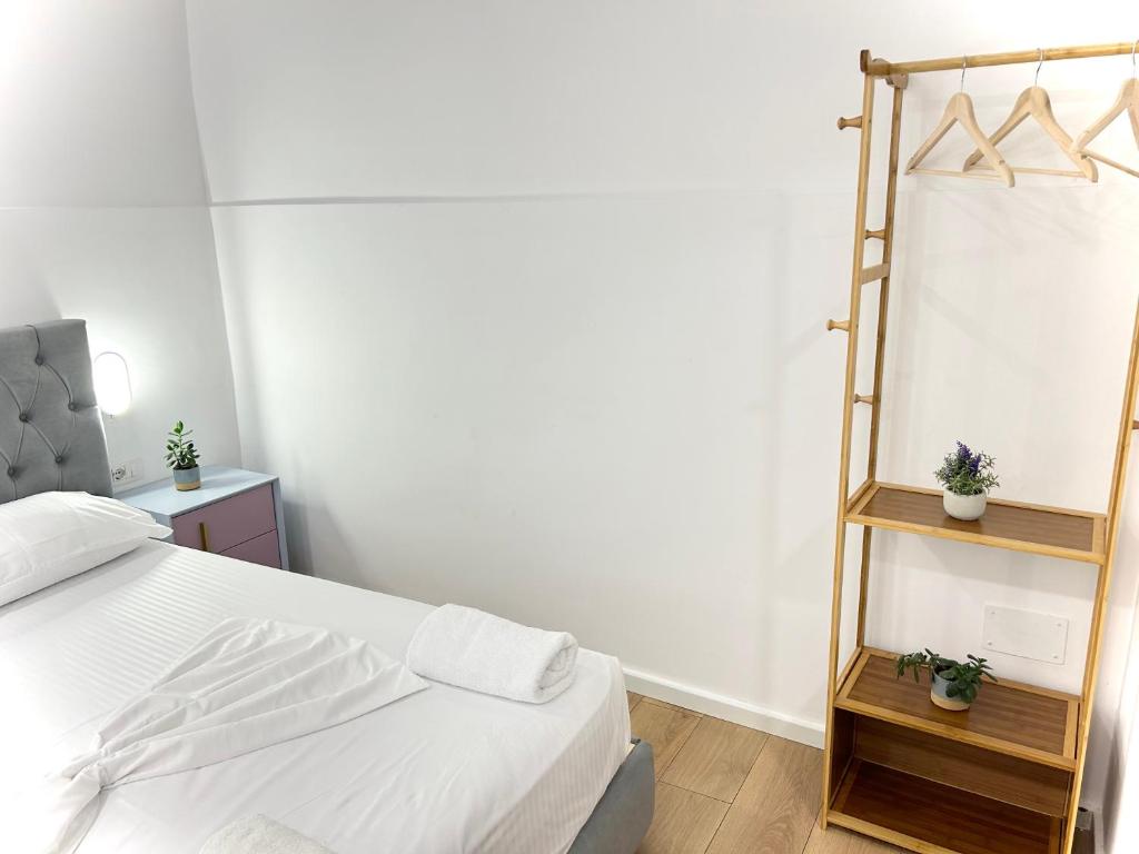 Postel nebo postele na pokoji v ubytování Tirana Square Hotel