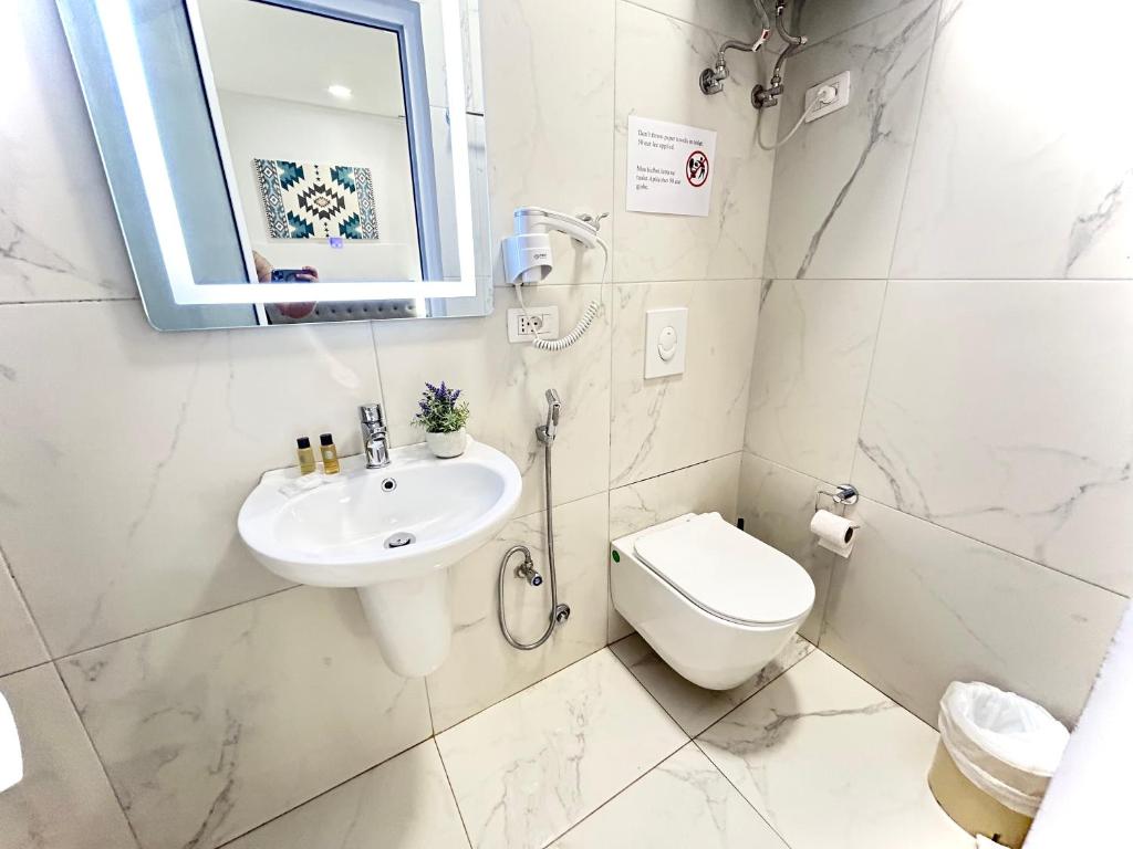 Koupelna v ubytování Tirana Square Hotel