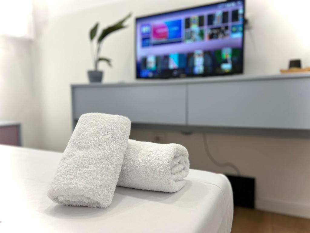 Postel nebo postele na pokoji v ubytování Tirana Square Hotel