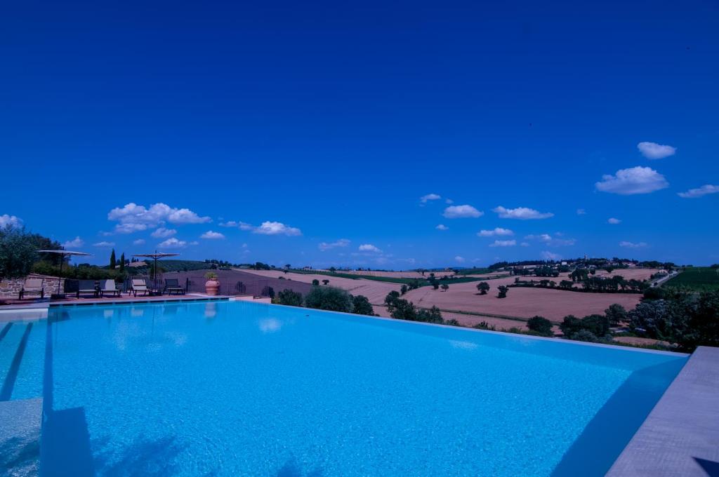 Bazén v ubytování Borgo Sant'Apollinare - Resort nebo v jeho okolí