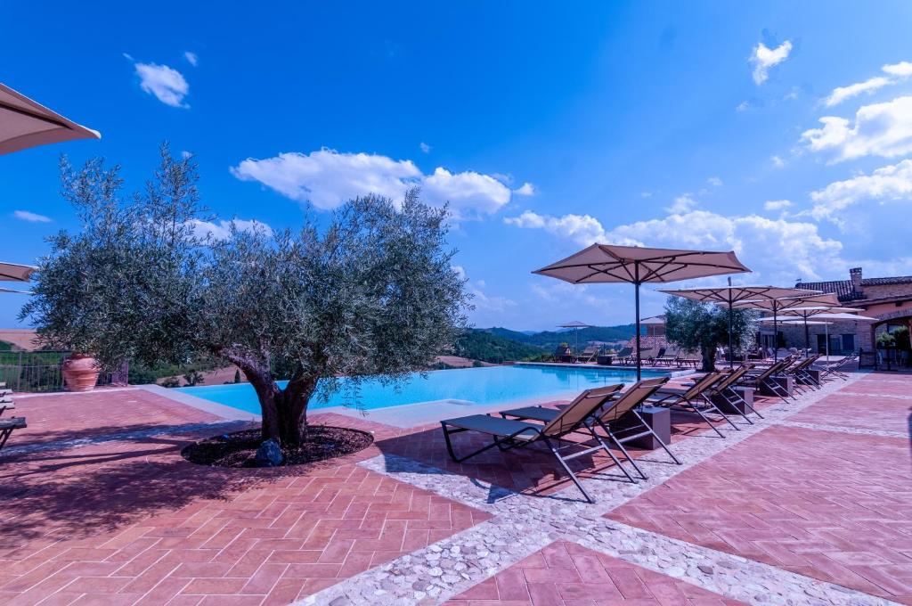 Bazén v ubytování Borgo Sant'Apollinare - Resort nebo v jeho okolí