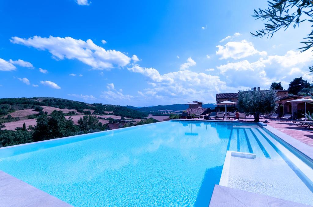 Bazén v ubytování Borgo Sant'Apollinare - Resort nebo v jeho okolí