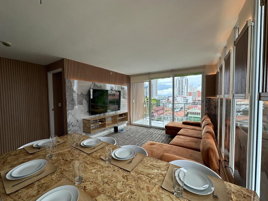 Μια τηλεόραση ή/και κέντρο ψυχαγωγίας στο 6B-Ssssstyle! 4BR