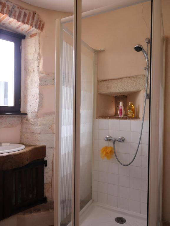 Koupelna v ubytování Chambres d'hôtes dans un château au coeur de la Toscane Occitane Albi-Cordes-Rabastens