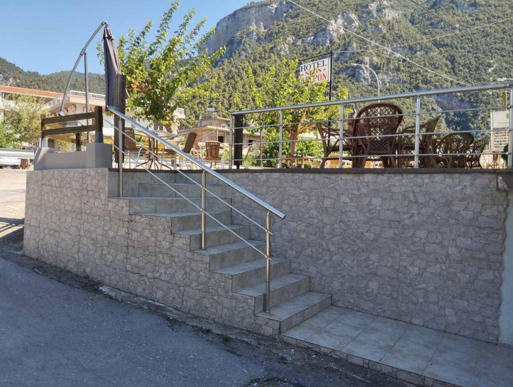 Nespecifikovaný výhled na hory nebo výhled na hory při pohledu z hotelu