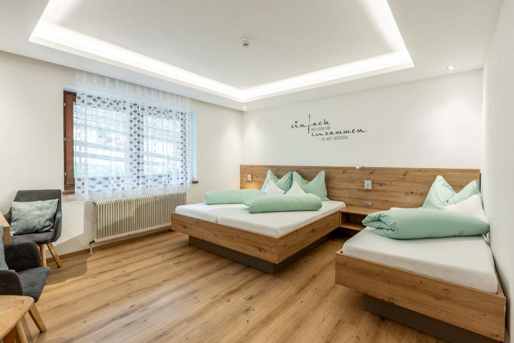 Postel nebo postele na pokoji v ubytování keyone rooms Gerlos