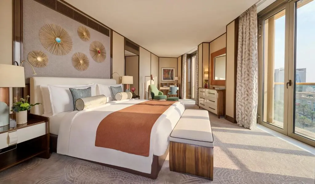 Executive Corner Suite
