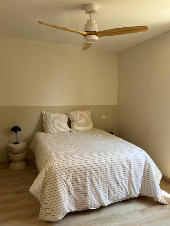 Postel nebo postele na pokoji v ubytování Appartement Champollion 2