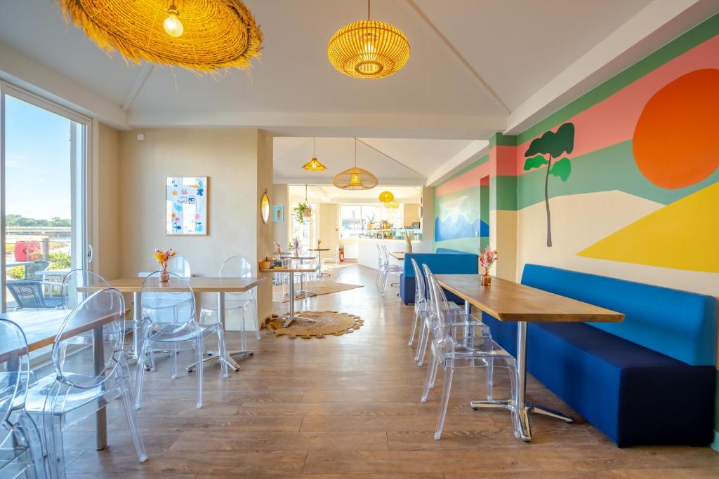 Restaurace v ubytování Hôtel Océan