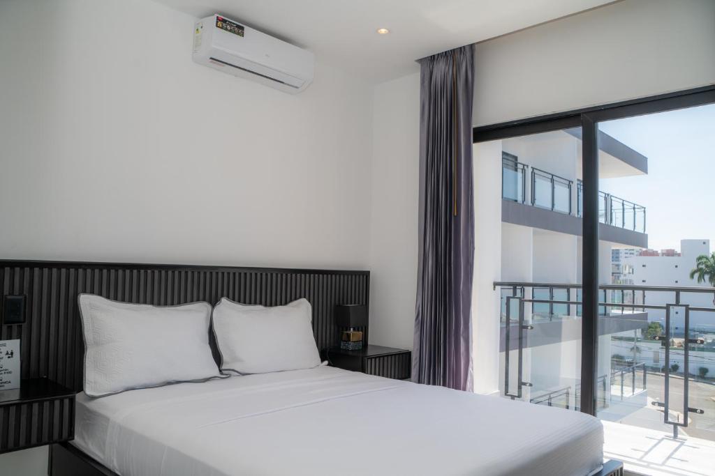 Postel nebo postele na pokoji v ubytování Manta Surf Hotel