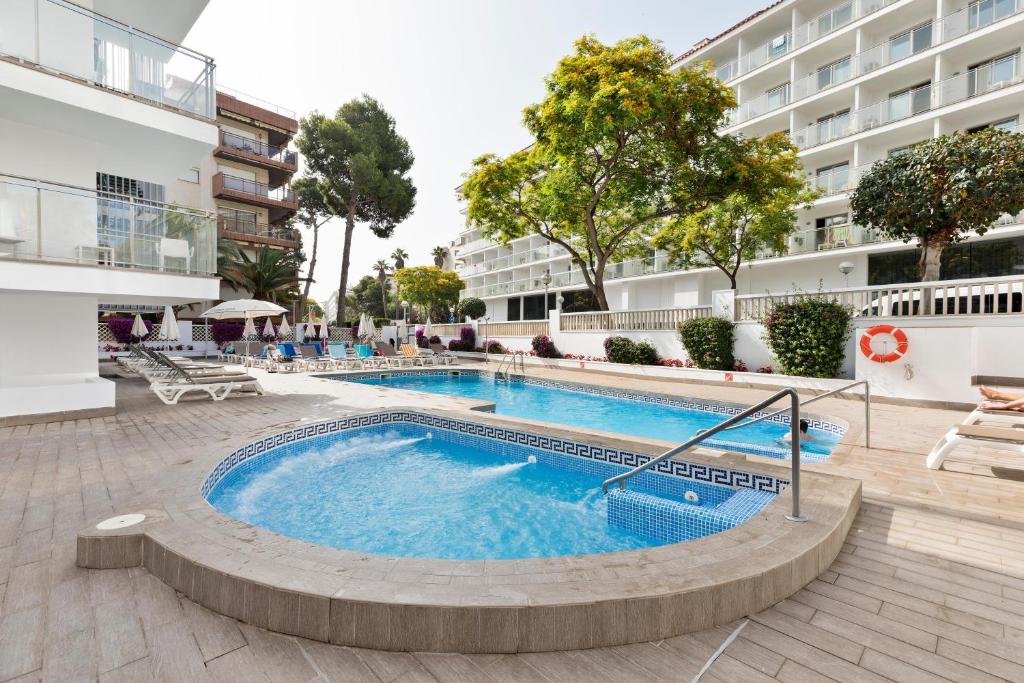 Bazén v ubytovaní Hotel Best Los Angeles alebo v jeho blízkosti