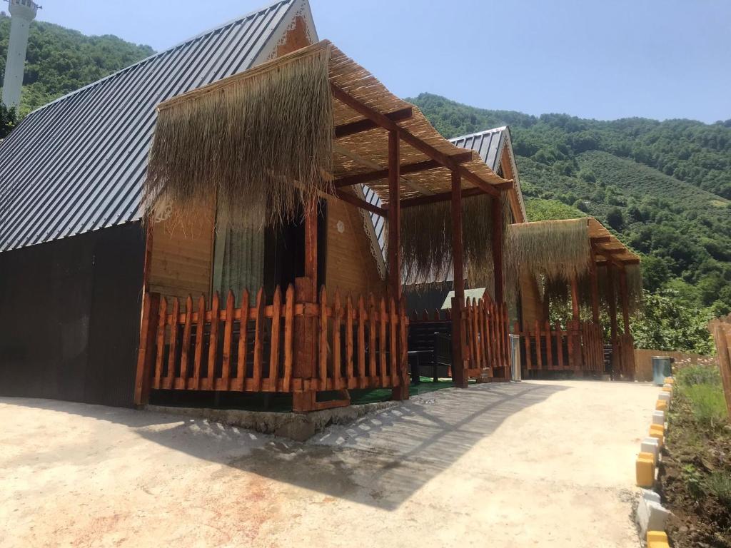 Nespecifikovaný výhled na hory nebo výhled na hory při pohledu z luxury tent