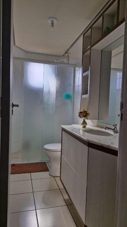 Koupelna v ubytování Apartamento mobiliado com ar condicionado em um quarto