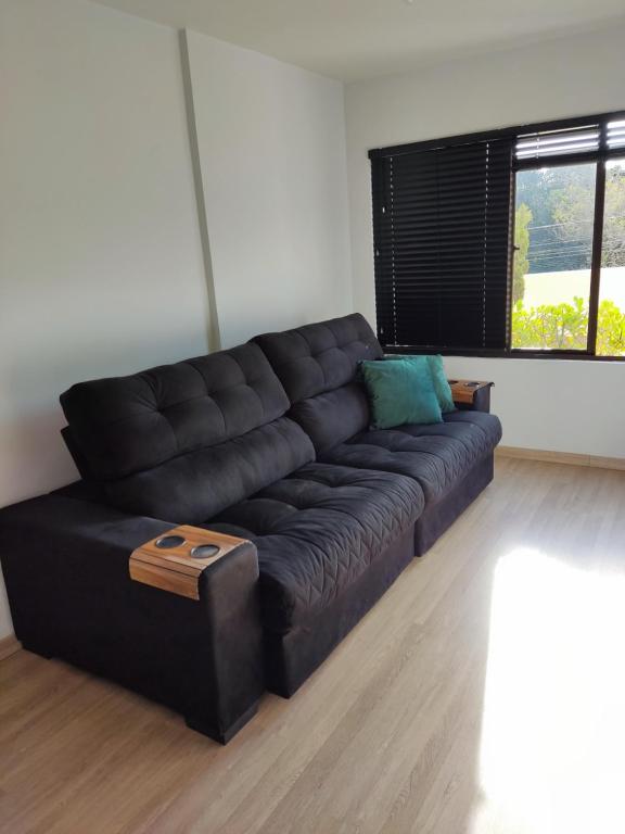 Posezení v ubytování Apartamento mobiliado com ar condicionado em um quarto