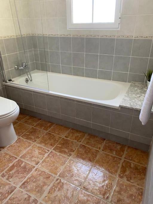 Koupelna v ubytování Luxury Villa In los Baños de Fortuna With Private Pool