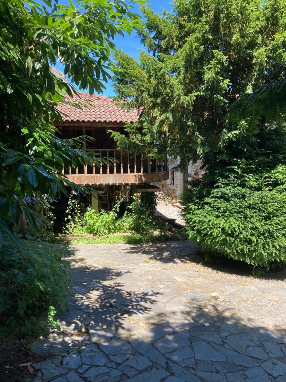 a house with a walkway in the midst of trees at Somiedoeco in Caunedo