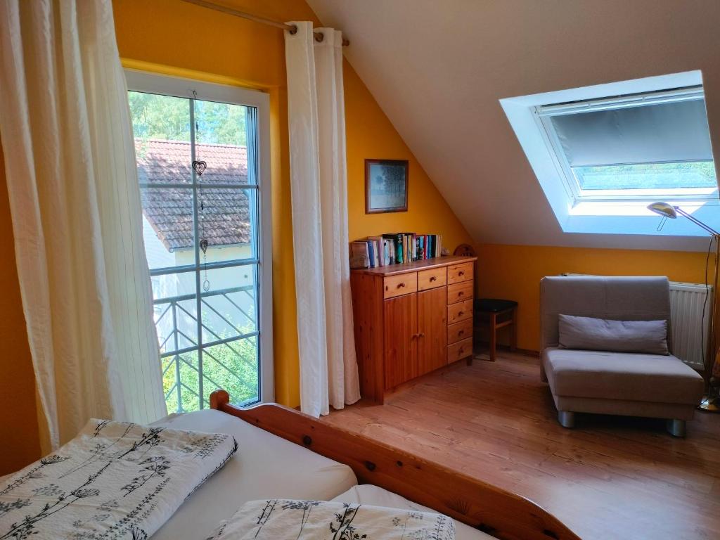 Postel nebo postele na pokoji v ubytování Ferienhaus Stille Liebe am Plauer See