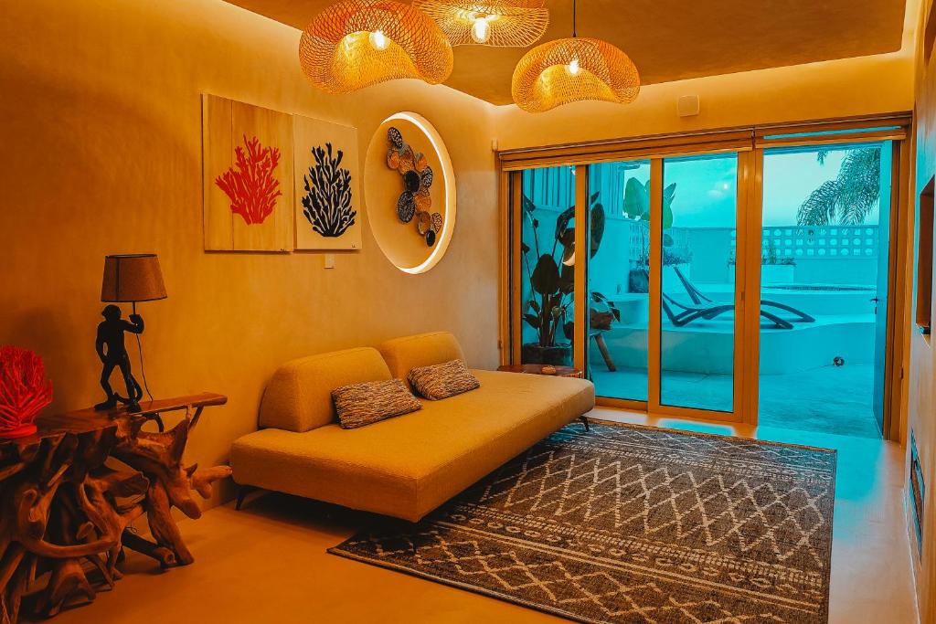 Posezení v ubytování Q Coconuts Seaside Suites