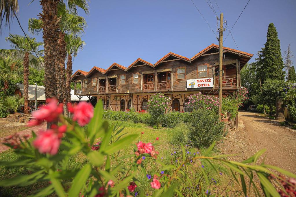 Giardino di YAVUZ MOTEL ADRASAN