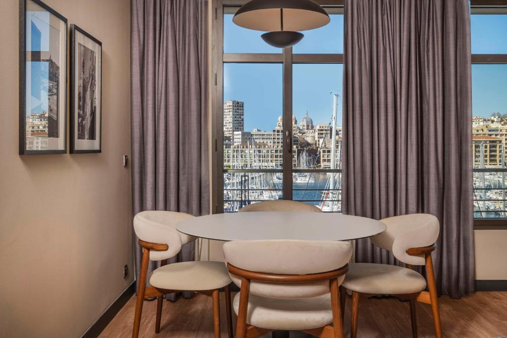 Radisson Blu Hotel Marseille Vieux Port - 港口景套房 - 带露台