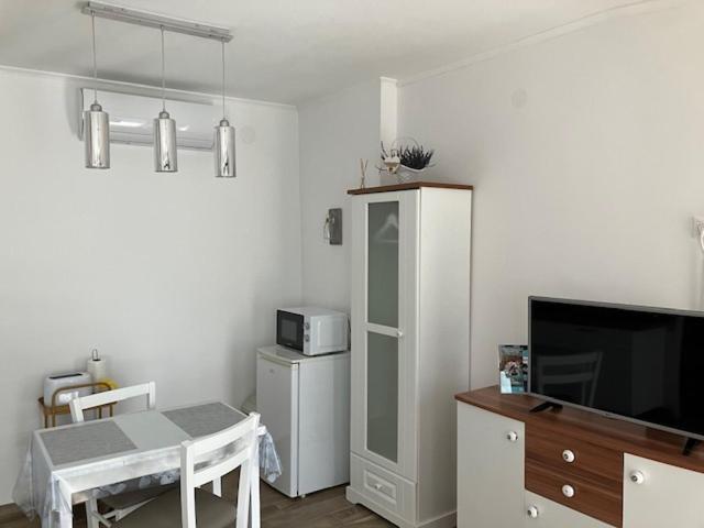 Kuchyňa alebo kuchynka v ubytovaní JAndi apartman