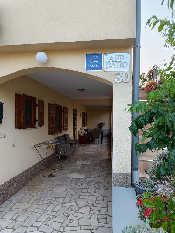 Apartment Dado