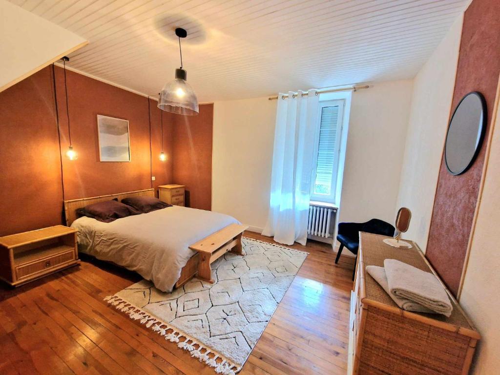 MAISON DE VACANCES - Jardin, barbecue et charme - Casa De Cuatro Dormitorios