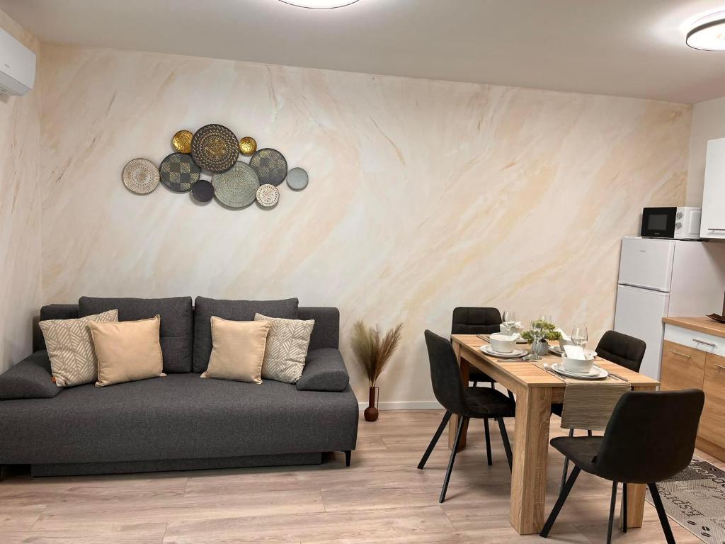 Kuchyňa alebo kuchynka v ubytovaní Gréta Lux Apartman