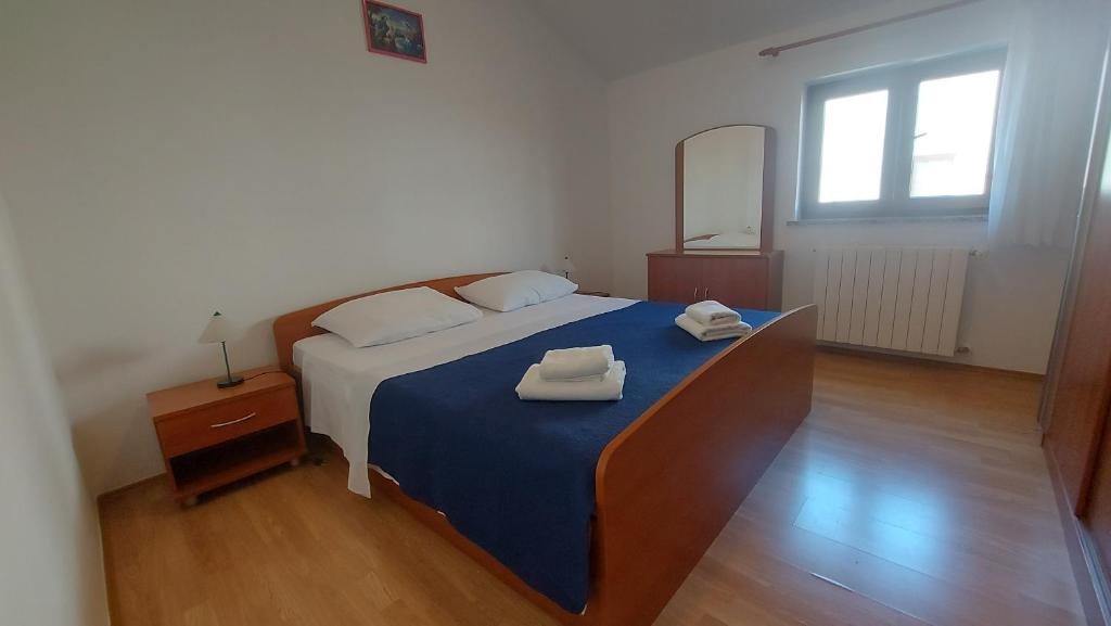 En eller flere senge i et værelse på Apartment Tea, quiet apartment in the city center