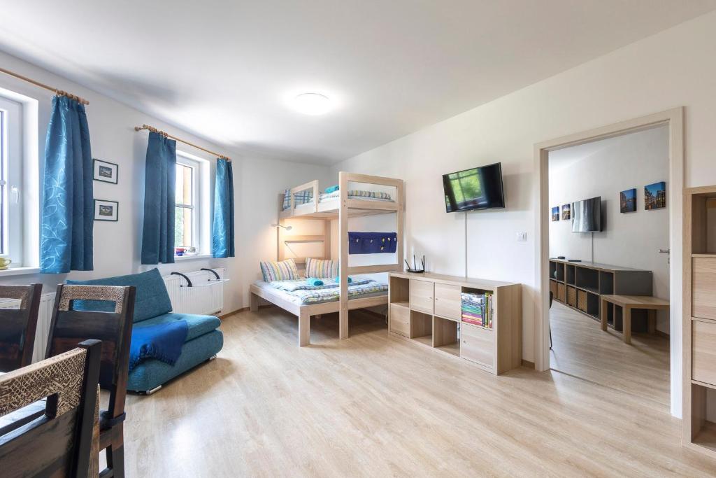TV a/nebo společenská místnost v ubytování Apartmán "U nás doma" v chatě ALFA Černý Důl