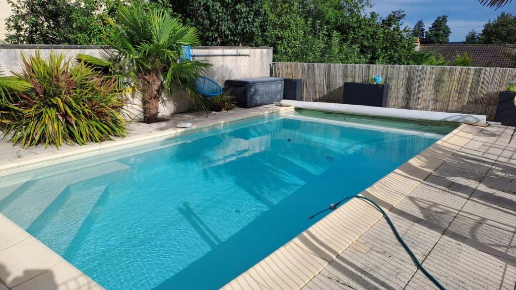 Photo de la galerie de l'établissement Villa moderne avec piscine, à Thorigny-sur-Marne