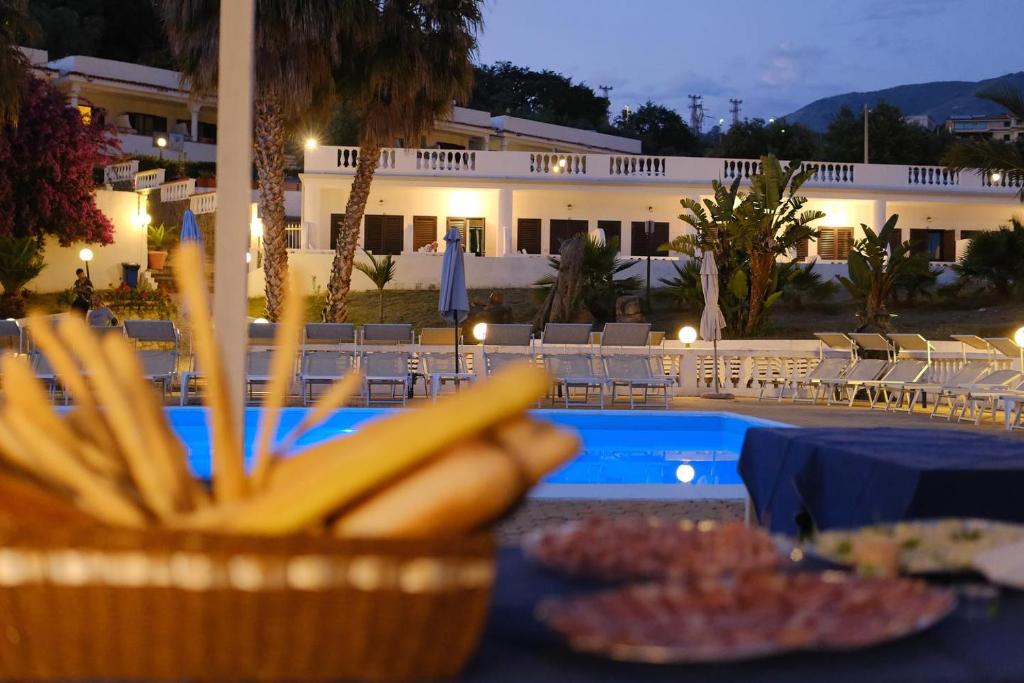 Bazén v ubytování Hotel Diamond Residence nebo v jeho okolí