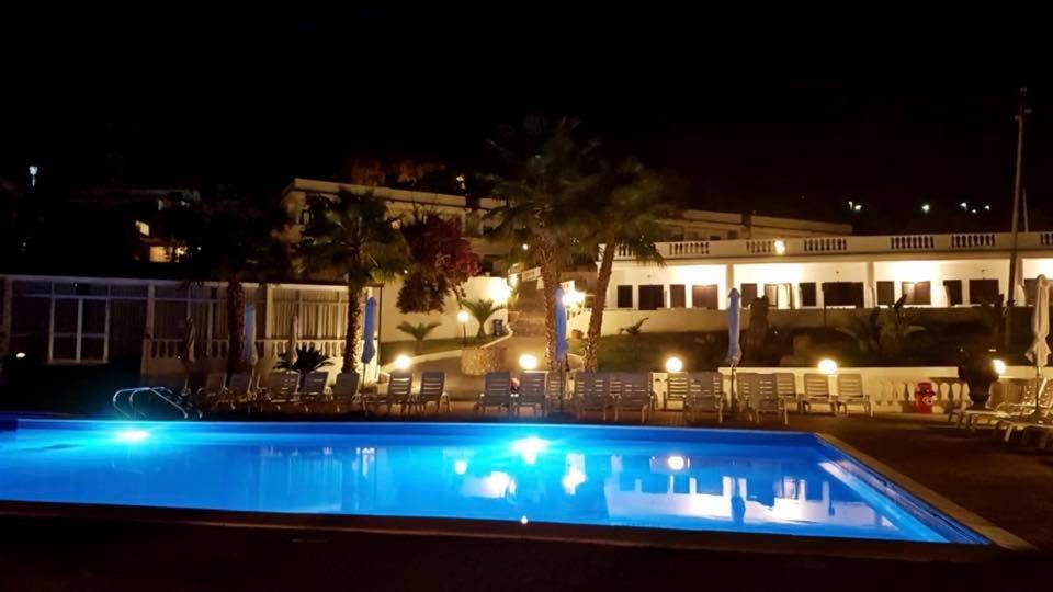 Bazén v ubytování Hotel Diamond Residence nebo v jeho okolí