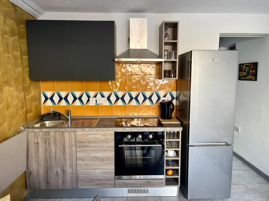 Kuchyň nebo kuchyňský kout v ubytování Daffodil Cosy Retreat