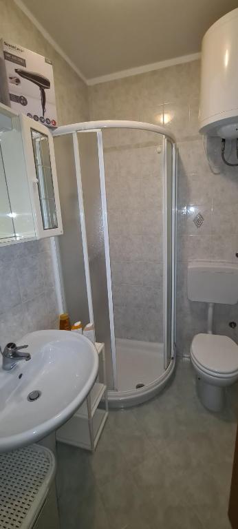 Koupelna v ubytování Apartments STRUNAJN