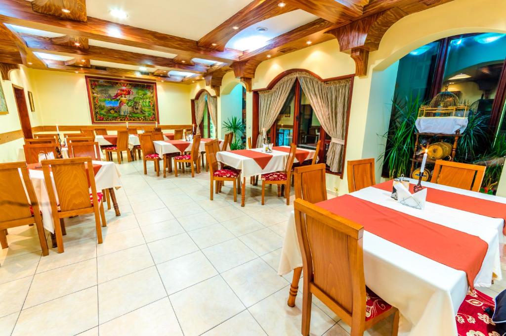 Restaurace v ubytování Hotel Cosmos