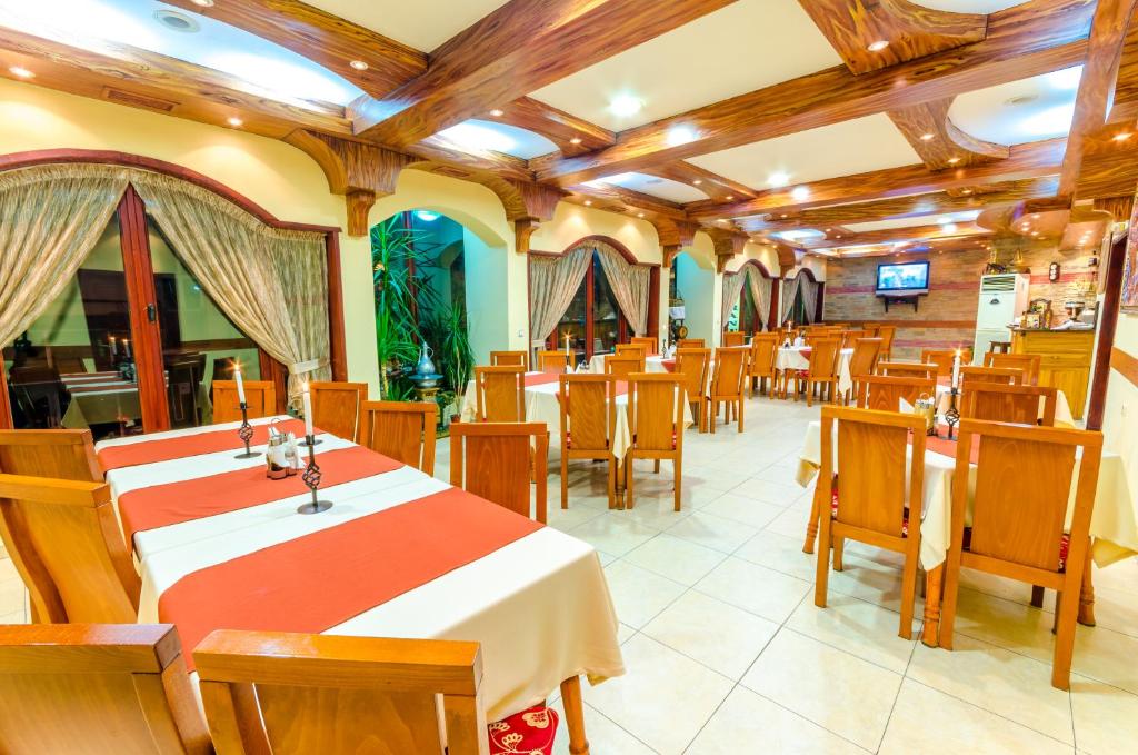 Restaurace v ubytování Hotel Cosmos